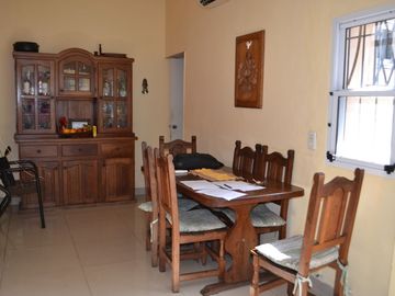 Palomar venta casa dos plantas c/cochera y patio