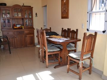Palomar venta casa dos plantas c/cochera y patio