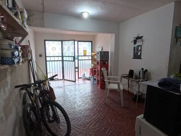 Casa 2 Hab + Dep + Local  en Cruz del Eje