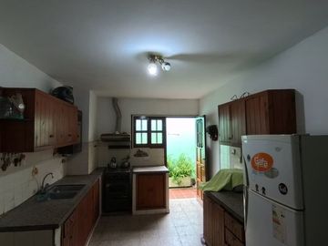Casa 2 Hab + Dep + Local  en Cruz del Eje