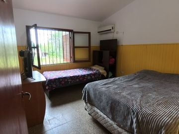 Casa 2 Hab + Dep + Local  en Cruz del Eje