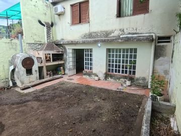 Casa 2 Hab + Dep + Local  en Cruz del Eje