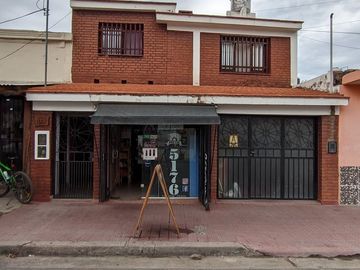 Casa 2 Hab + Dep + Local  en Cruz del Eje