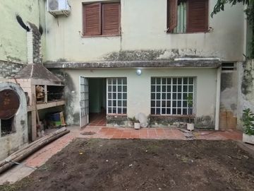 Casa 2 Hab + Dep + Local  en Cruz del Eje