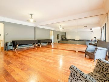 VENTA Casa 8 Amb. ¡Super Amplia! 