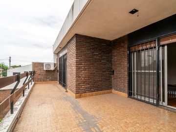 VENTA Casa 8 Amb. ¡Super Amplia! 