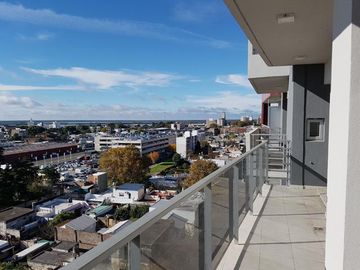EN VENTA Departamento 2 dormitorios c/balcón corrido frente - Arroyito, Rosario