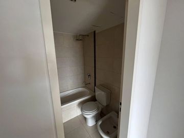 EN VENTA Departamento 2 dormitorios c/balcón corrido frente - Arroyito, Rosario