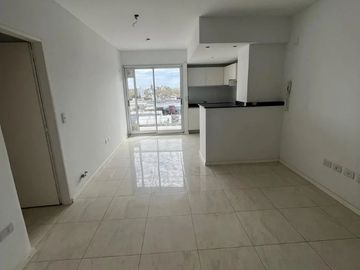 EN VENTA Departamento 2 dormitorios c/balcón corrido frente - Arroyito, Rosario