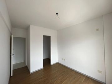 EN VENTA Departamento 2 dormitorios c/balcón corrido frente - Arroyito, Rosario