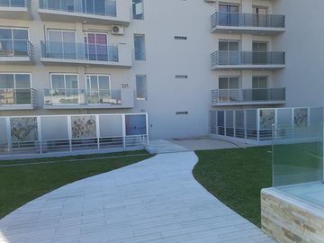 EN VENTA Departamento 2 dormitorios c/balcón corrido frente - Arroyito, Rosario