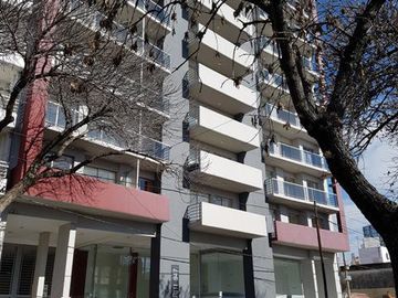 EN VENTA Departamento 2 dormitorios c/balcón corrido frente - Arroyito, Rosario