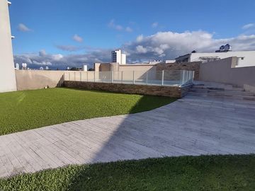 EN VENTA Departamento 2 dormitorios c/balcón corrido frente - Arroyito, Rosario