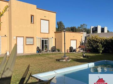 Casa en venta de 3 dormitorios c/ cochera en San Ignacio