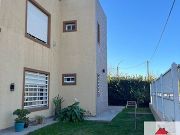 Casa en venta de 3 dormitorios c/ cochera en San Ignacio