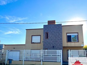 Casa en venta de 3 dormitorios c/ cochera en San Ignacio