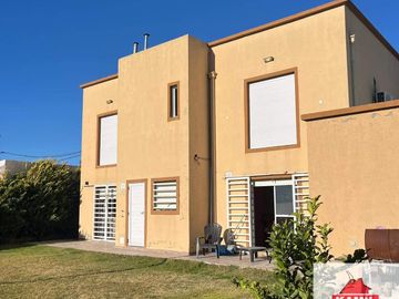 Casa en venta de 3 dormitorios c/ cochera en San Ignacio
