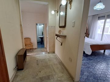 Venta Casa con Locales, Oficinas, Morón