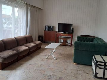 Venta Casa con Locales, Oficinas, Morón