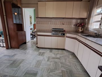 Venta Casa con Locales, Oficinas, Morón