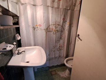 Venta Casa con Locales, Oficinas, Morón