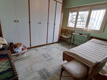 Venta Casa con Locales, Oficinas, Morón