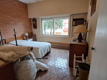 Venta Casa con Locales, Oficinas, Morón