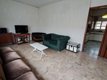 Venta Casa con Locales, Oficinas, Morón