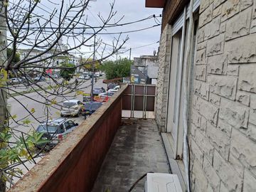 Venta Casa con Locales, Oficinas, Morón