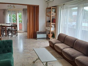 Venta Casa con Locales, Oficinas, Morón