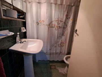 Venta Casa con Locales, Oficinas, Morón