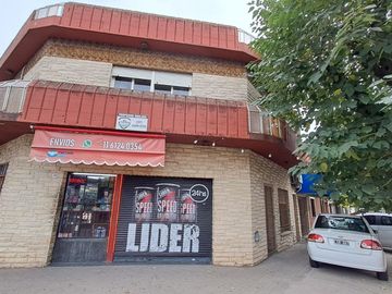 Venta Casa con Locales, Oficinas, Morón