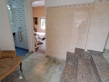 Venta Casa con Locales, Oficinas, Morón