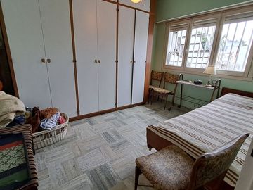Venta Casa con Locales, Oficinas, Morón