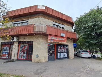 Venta Casa con Locales, Oficinas, Morón