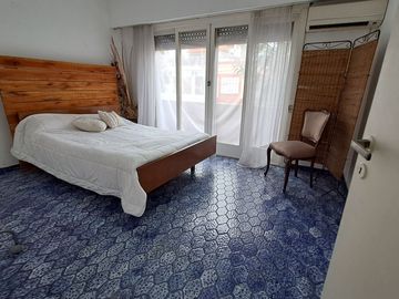 Venta Casa con Locales, Oficinas, Morón