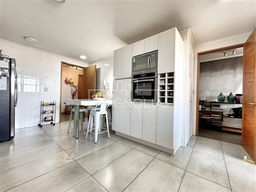 Departamento en Venta en Av tranque, lo barnechea