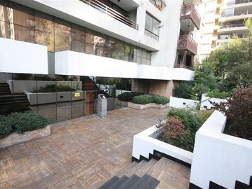 Departamento en Venta en Presidente Riesco // Calle Luz // Isidora Goyenechea