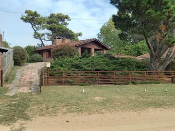 VENTA CASA 2 AMBIENTES LOTE 700 M VILLA GESELL