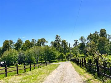 Casa en Venta en Sector Lago Ranco (Con orilla a Rio Pichico)