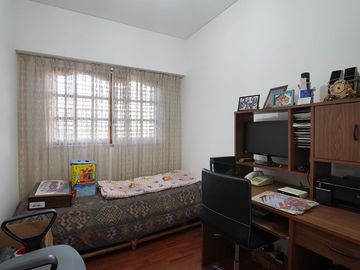 Venta casa 6 ambientes en Parque Chacabuco