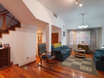 Venta casa 6 ambientes en Parque Chacabuco