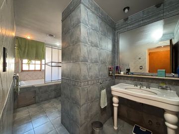 Venta casa 6 ambientes en Parque Chacabuco