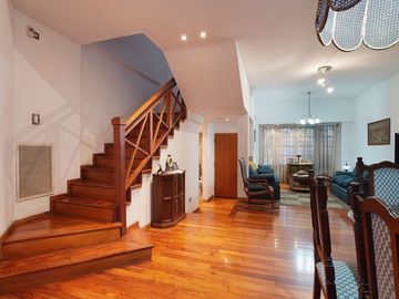 Venta casa 6 ambientes en Parque Chacabuco