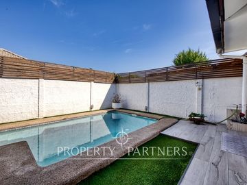Venta de espectacular y hermosa casa con acceso controlado 24/7 en Peñalolén