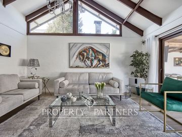 Venta de espectacular y hermosa casa con acceso controlado 24/7 en Peñalolén
