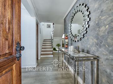 Venta de espectacular y hermosa casa con acceso controlado 24/7 en Peñalolén