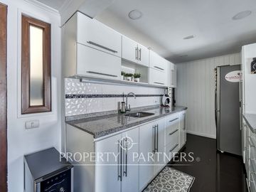 Venta de espectacular y hermosa casa con acceso controlado 24/7 en Peñalolén