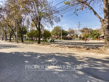 Venta de espectacular y hermosa casa con acceso controlado 24/7 en Peñalolén