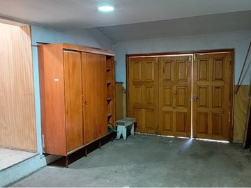 AMPLIA E ILUMINADA CASA EN EL CORAZON DE ÑUÑOA